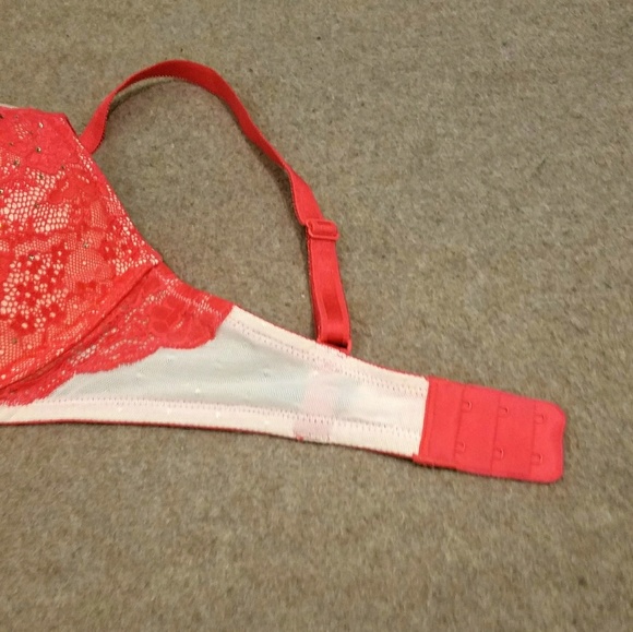❌SOLD❌ VS Plunge Bra 36D NWOT - Picture 4 of 5